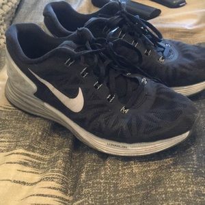 Nike’s- 8- Black